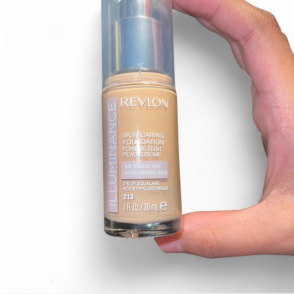 Revlon illuminance skin caring  Foundation Medium Coverage Dewy Finish